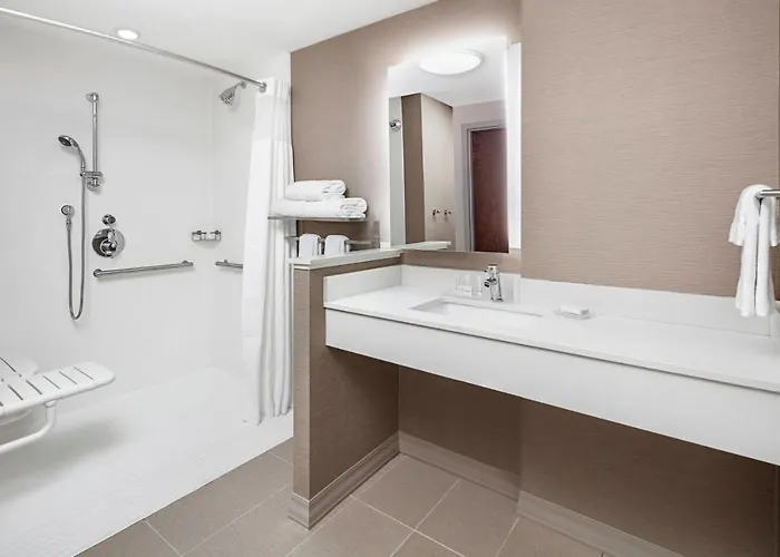 Hotel Fairfield & By Marriott Ocean 3*
