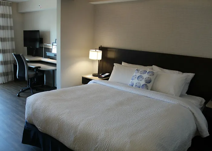 Hotel Fairfield & By Marriott Ocean